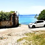 Verga Beachfront House *