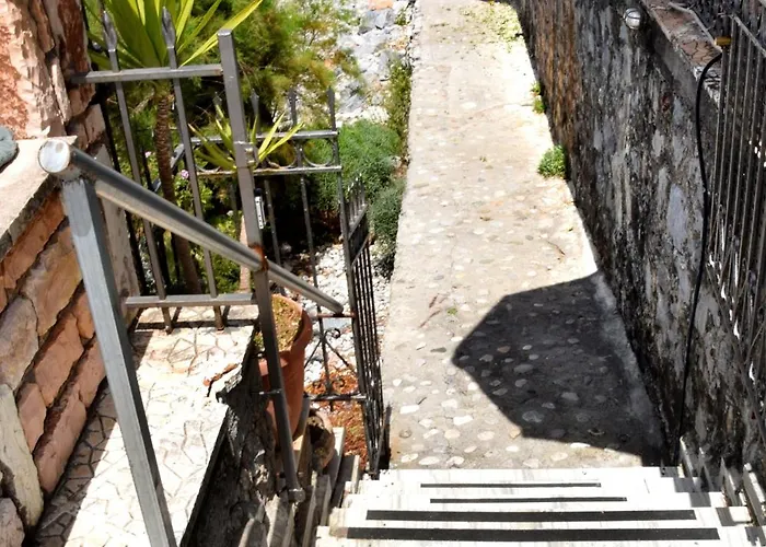 Verga Beachfront House Apartmán *