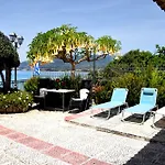 公寓 Verga Beachfront House