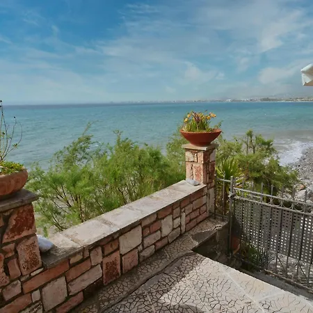 Daire Verga Beachfront House *