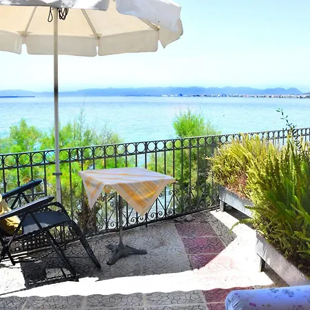 Verga Beachfront House Apartman