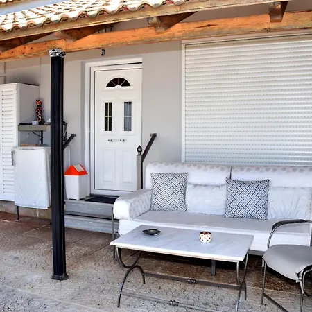 Daire Verga Beachfront House *