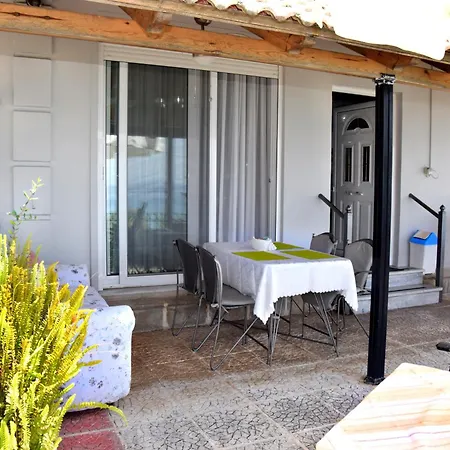 Daire Verga Beachfront House