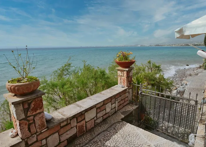 Apartman Verga Beachfront House *